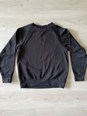 Uniqlo Black Crew Neck Sweatshirt